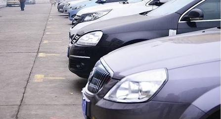 銀川經(jīng)營(yíng)性停車(chē)場(chǎng)收費(fèi)調(diào)整引發(fā)熱議，上班族直呼“壓力山大”